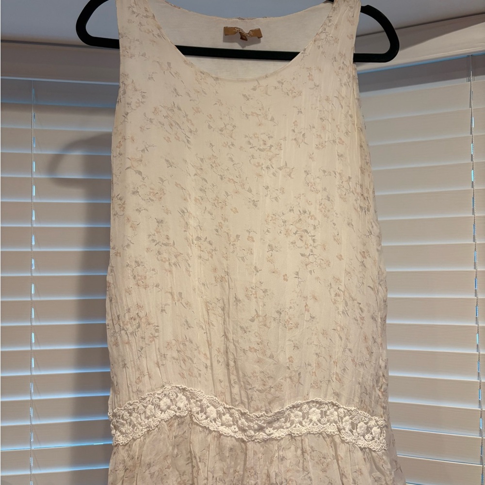 Cream Scoop Neck Sleeveless Blouse
